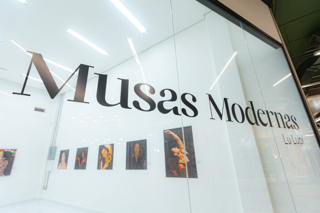 Musas Modernas Exposição gratuita de Lu Lupi no Ita Shopping Centro