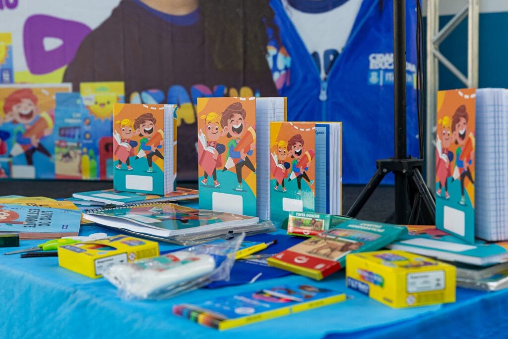 Prefeitura de Itapevi entrega kits de material escolar para 30 mil alunos
