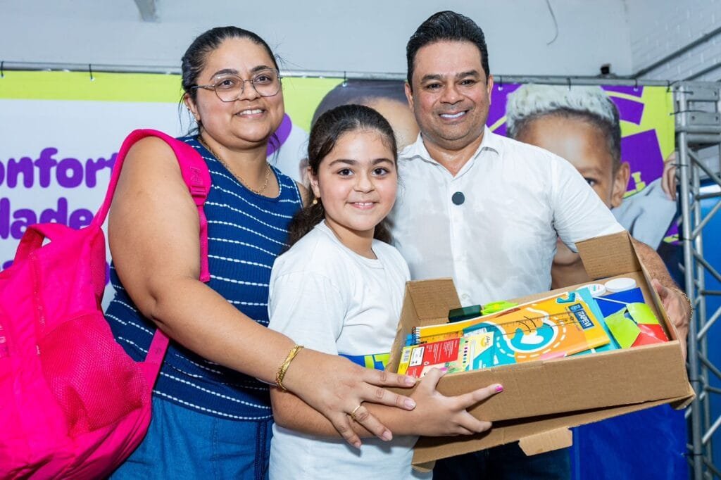 Prefeitura de Itapevi entrega kits de material escolar para 30 mil alunos
