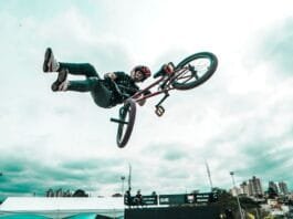 Festival de bikes na Zona Sul de SP tem competição de manobras radicais e atividades pra criançada