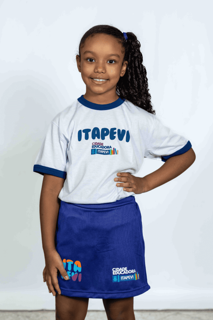 Prefeito Teco entrega uniformes escolares para alunos da rede municipal de Itapevi