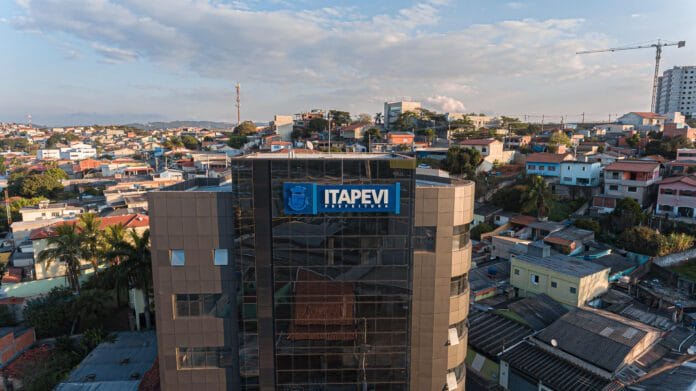 Candidatos participando do processo seletivo de estágio da Prefeitura de Itapevi em 2025