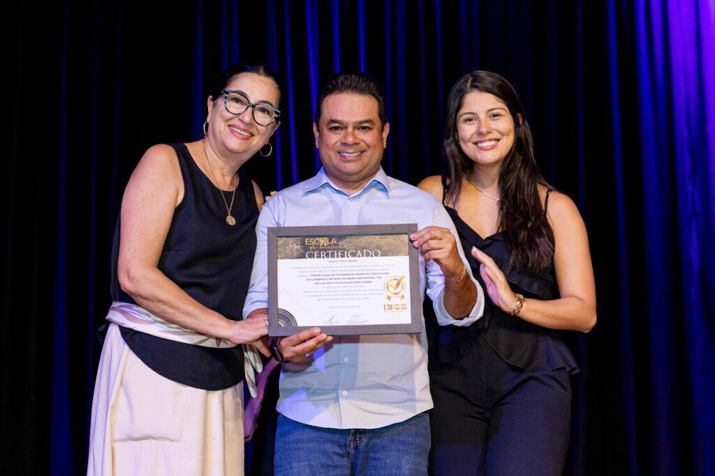 Teco premia educadores de Itapevi por meta no IDEB 2023